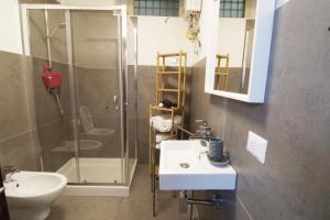 a bathroom with a shower and a sink and a toilet at Holiday House in Naples