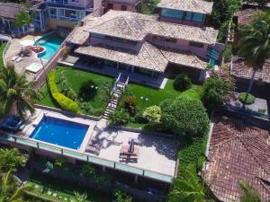 an aerial view of a house with a swimming pool at Mansão Cinematográfica de Frente para à Praia da Ferradura com Sete Suítes Por Luxury Rentals in Búzios