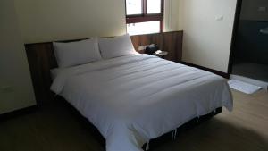 A bed or beds in a room at Tropical Fish B&B