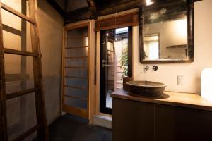 Kamar mandi di Kanazawa Machiya Kenroku