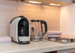 Příslušenství pro přípravu čaje a kávy v ubytování Alpe-Adria Apartments Chanel top12