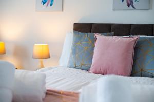 Voodi või voodid majutusasutuse City Access - 3 Beds - Parking - Smart TVs toas +19 fotot