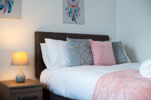 Voodi või voodid majutusasutuse City Access - 3 Beds - Parking - Smart TVs toas