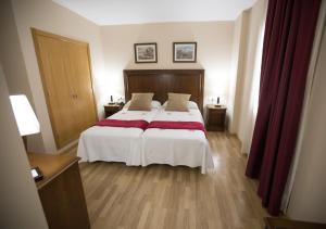 Säng eller sängar i ett rum på Hotel Arcco Ubeda
