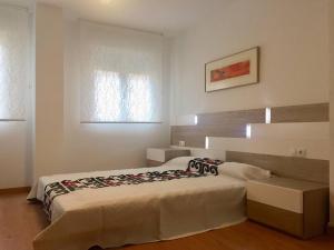 Un pat sau paturi într-o cameră la Apartamento en Universidad y cerca de la playa