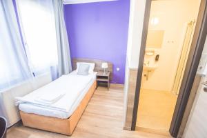 Postel nebo postele na pokoji v ubytování Hotel Turmfalke 24H Check In
