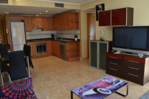 Kuchyňa alebo kuchynka v ubytovaní Fabuloso apartamento familiar con piscina en Salou