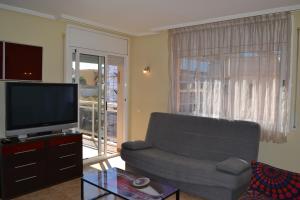 Televízia a/alebo spoločenská miestnosť v ubytovaní Fabuloso apartamento familiar con piscina en Salou