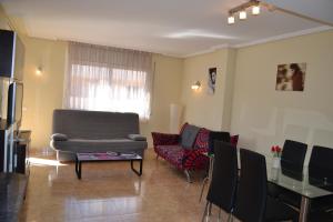 Posedenie v ubytovaní Fabuloso apartamento familiar con piscina en Salou