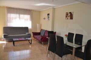 Posedenie v ubytovaní Fabuloso apartamento familiar con piscina en Salou