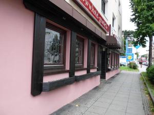 Tòa nhà nơi khách sạn tọa lạc
