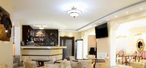 a room with a bar with a table and chairs at Pensiunea Junior in Cluj-Napoca