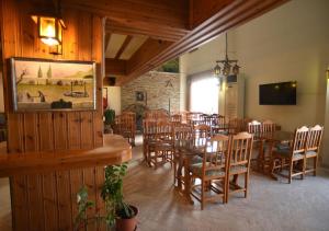 TV a/nebo společenská místnost v ubytování Elysso Hotel