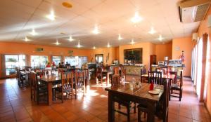 Εστιατόριο ή άλλο μέρος για φαγητό στο Kalahari Arms Hotel