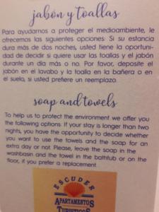 Certificado, premio, señal o documento que está expuesto en Escuder Apartamentos Turísticos