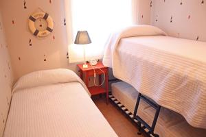 A bed or beds in a room at Beautiful seafront house