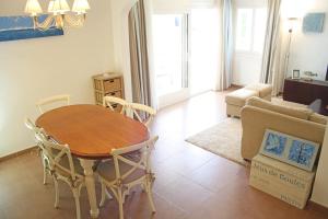 A seating area at Beautiful seafront house