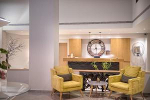 Posedenie v ubytovaní Irini Hotel