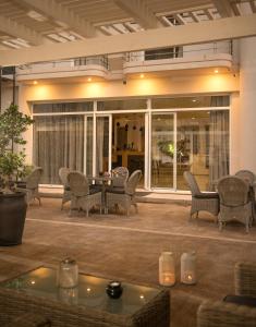 Posedenie v ubytovaní Irini Hotel
