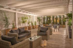 Posedenie v ubytovaní Irini Hotel