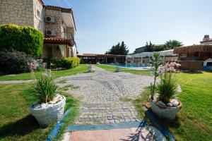 Bazén v ubytování Kemerlihan Deluxe Hotel nebo v jeho okolí