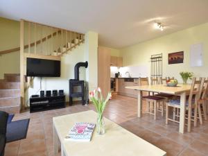 Η κουζίνα ή μικρή κουζίνα στο Ferienhaus in Zierow mit Garten