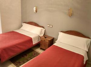 A bed or beds in a room at Hostal Gaudí