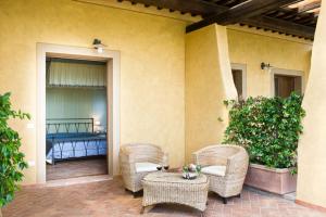 A seating area at Agriturismo L'Antica Fornace