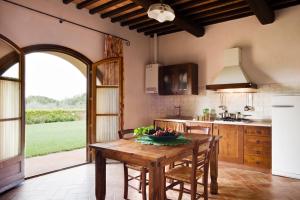 A kitchen or kitchenette at Agriturismo L'Antica Fornace