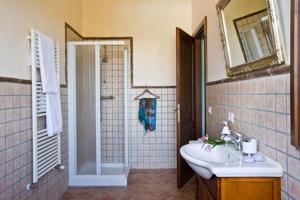 A bathroom at Agriturismo L'Antica Fornace