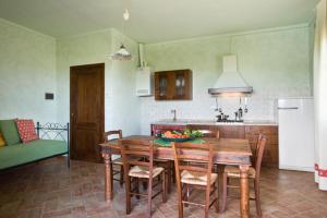 A kitchen or kitchenette at Agriturismo L'Antica Fornace