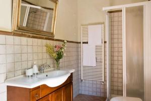 A bathroom at Agriturismo L'Antica Fornace