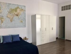a bedroom with a bed and a map on the wall at Apartamento/Loft en Zona Céntrica III in Jerez de la Frontera
