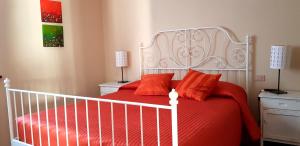 A bed or beds in a room at Bellaguarda ROOMS 10min da Tirano