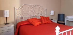 A bed or beds in a room at Bellaguarda ROOMS 10min da Tirano