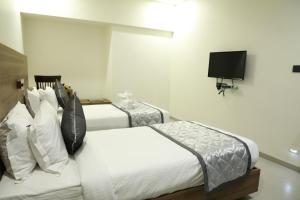 Fotografie z fotogalerie ubytování Kyriad Hotel Solapur by OTHPL v destinaci Solapur