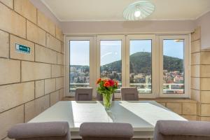Nespecifikovaný výhled na hory nebo výhled na hory při pohledu z apartmánu