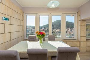 Nespecifikovaný výhled na hory nebo výhled na hory při pohledu z apartmánu