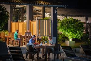 Restorāns vai citas vietas, kur ieturēt maltīti, naktsmītnē Kubura Resort