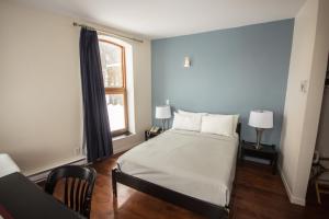 Postel nebo postele na pokoji v ubytování Hotel Belley