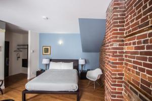 Postel nebo postele na pokoji v ubytování Hotel Belley