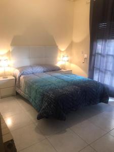 En eller flere senge i et værelse på Villa Bella Cala