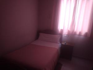 A bed or beds in a room at Hostal Gaudí