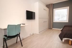 TV a/nebo společenská místnost v ubytování Napoli Resturant & Hotell AS