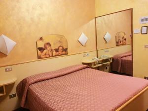 Postel nebo postele na pokoji v ubytování HOTEL PARADISO