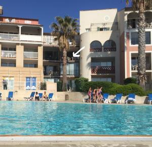 Gallery image of Beau T2 vue mer dans résidence standing avec piscine classé 3 étoiles in Six-Fours-les-Plages