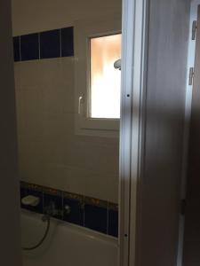 Gallery image of Beau T2 vue mer dans résidence standing avec piscine classé 3 étoiles in Six-Fours-les-Plages