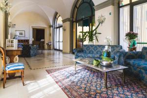 a living room with blue couches and a table at Villa Sonnino in San Miniato