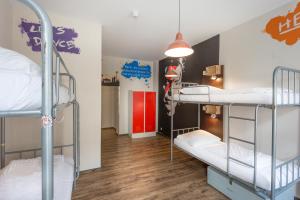 Postel nebo postele na pokoji v ubytování Sunflower Hostel Berlin
