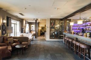 Area lounge atau bar di Hotel Du Vin Poole